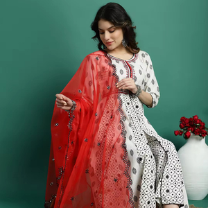 Magnifique Kurta indienne brodée à col en V droit et manches trois quarts, coupe évasée, pour femme, avec pantalon Palazzo assorti - Product Image 1
