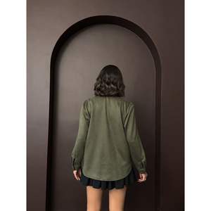 Blusa de Gamuza para Mujer F2024 con Bordado, Cómoda y Elegante - Product Image 2