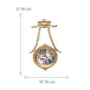 Cadre orné décoratif en laiton antique avec peinture en porcelaine de rassemblement victorien œuvre d'art vintage vieillie décor à la maison de luxe - Product Image 5