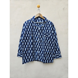 Conjunto de Pijama Indio Hecho a Mano con Estampado Floral, 100% Algodón Orgánico Índigo, Cuello Alto y Botones, Ropa de Dormir con Diseño a Mano - Product Image 2