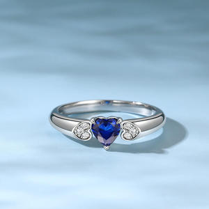 Anillo de Compromiso con Circonita Corte Esmeralda en Plata de Ley Chapada en Rodio - Product Image 4