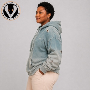 Sudadera con capucha para mujer con efecto desgastado, tela suave, detalles de borde sin rematar y ajuste cómodo para un estilo urbano y casual contemporáneo. - Product Image 6