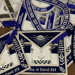 Tablier maçonnique en peau d'agneau 100% avec bordure brodée [bleu et blanc] - Product Image 1