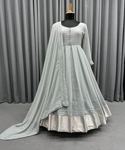 Satén glamoroso Ropa de temporada SalwarKameez con estampado digital opulento y adornos de encaje Fabuloso tul Ropa de novia Lehenga Choli - Product Image 3