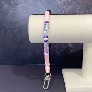 Porte-clés fait main avec perles en bois et anneau en acier inoxydable | Porte-clés coloré en perles de bois et acier inoxydable | VRNQ - Product Image 3