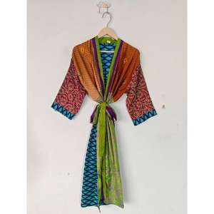 Kimono en soie de Bohème fait à la main en soie recyclée Srai Robe de maternité Vêtements de nuit thermiques Robe de plage Bikini pour l'été - Product Image 3