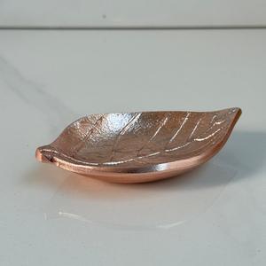 Juego de 3 platos decorativos hechos a mano de hojas fundidas con acabado de cobre para bodas y fiestas al precio más bajo de la India - Product Image 5