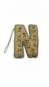 Décoration de Noël de haute qualité, monogramme, ornement personnalisé, velours perlé, satin brodé, papillon suspendu - Product Image 4