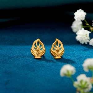 Boucles d'oreilles clous en perles plaquées or 14 carats pour femmes - Bijoux tendance pour fiançailles, mariage, anniversaire, fête, cadeau - Product Image 1