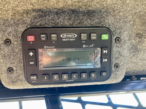 Composant essentiel du moteur de chargeuse sur pneus diesel jaune Gehl Skid Steer Loader - Product Image 5
