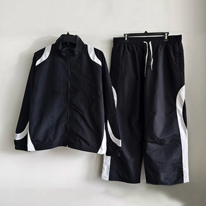 Ensemble de survêtement d'entraînement de sport pour homme imprimé confortable pour l'hiver, design tendance, col à capuche, écologique, respirant - Product Image 1