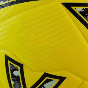 Ballon de football à collage thermique en cuir PVC de haute qualité Taille 5 Conception de logo personnalisé Fabrication en gros en usine - Product Image 4