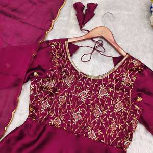 Costume Anarkali à vin de style Bollywood Vêtements ethniques brodés d'or élégants pour les mariages, les fêtes et les célébrations festives - Product Image 6