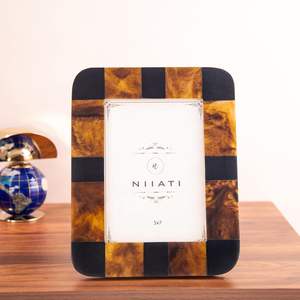 Marco de fotos de resina y madera a rayas de 5x7 pulgadas hecho a mano MARCO DE MESA decorativo para decoración de hogar u oficina - Product Image 1