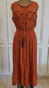 Vestido hasta la rodilla con cuello cuadrado y volantes de rayón indio - Product Image 2