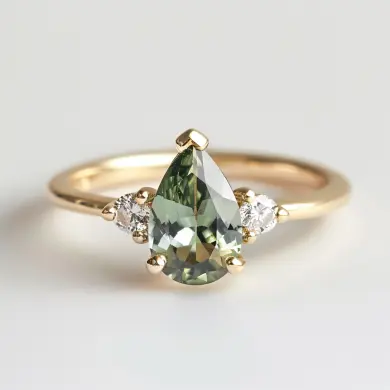 Moos Verkauf Per Naturgrün Saphirring mit Diamanten in Gelb oder Weißem Gold | elegante Verlobungs- und Deklarationsschmuck