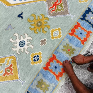 Alfombra Anudada a Mano de Diseño Moderno, Personalizable, Hermosa, con Colores Vibrantes, Patrón Turco Persa, Pelo Afelpado - Product Image 1