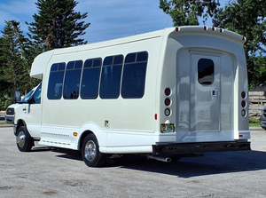 Fourgon d'occasion de bonne qualité 2024 |   Turbo 4.1-6L Essence |   Transmission automatique |   Sièges en cuir classiques pour véhicules 5 portes à l'exportation - Product Image 2