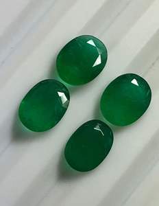 พลอยมรกตธรรมชาติจากแซมเบีย 4 ชิ้น รูปทรงวงรี สีเขียว - Product Image 2