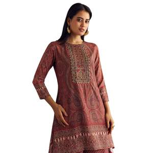 Traje de Kurta Sharara de satén naranja ladrillo con estampado de Cachemira y escote Cutdana para fiesta de boda ropa India festiva - Product Image 2