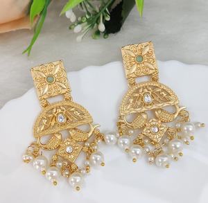 Boucles d'oreilles en or poli pour femmes, boucles d'oreilles traditionnelles indiennes, design magnifique, légères, parfaites pour toutes les occasions, pendantes - Product Image 4