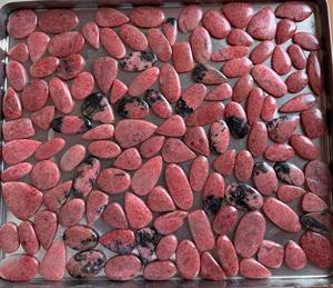 แร่โรโดไนต์แจสเปอร์พลอยสีเขียวเกรด AAA อัญมณีสีเขียวขายส่งเป็นจำนวนมากสำหรับการทำเครื่องประดับ - Product Image 1