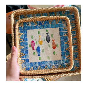 Plateau de service rond en rotin avec incrustation de nacre, plateau décoratif en osier fait à la main pour une utilisation sur table - Product Image 6