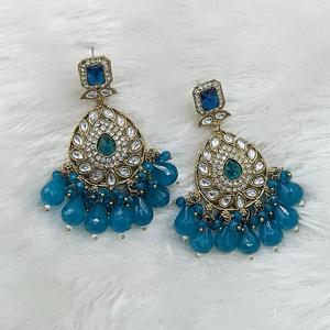 Boucles d'oreilles pendantes en pierre et perles de Kundan plaquées or pour femmes élégance traditionnelle avec une torsion moderne - Product Image 4