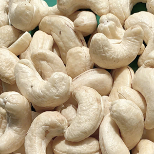 Wholesale Cheap Raw Cashew <b>Nuts</b> WW180, WW240, WW320 SANTIGO Cashew <b>Nuts</b> W180 Cashew <b>Nuts</b> Short Leadtime - Product Image 1