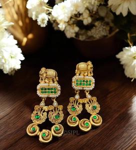 ต่างหูดีไซน์เนอร์คุณภาพสูง ประดับด้วยหินเทียม สำหรับผู้หญิงและเด็กผู้หญิง เหมาะสำหรับงานกลางคืน งานปาร์ตี้ และแฟชั่น - Product Image 2