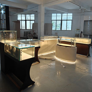 Vitrine en verre de bijoux de luxe Forme unique Base ovale montre conception de magasin de bijoux Vitrine de bijoux en acier inoxydable - Product Image 1