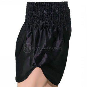 Shorts de boxe thaïlandaise pour hommes de haute qualité 100% polyester, séchage rapide, respirant, personnalisable, vêtements d'entraînement - Product Image 3