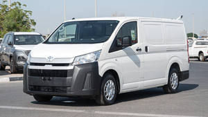 HIACE 2023, Furgoneta Automática con Tracción en las Cuatro Ruedas, Asientos de Cuero, Interior Oscuro, Volante a la Izquierda, Techo Panorámico, Aluminio, Motor de Gasolina de 4.5L y 150 CV - Product Image 2