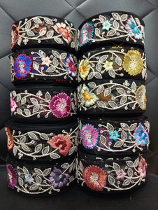 Abaya de style professionnel écologique personnalisée pour hommes et femmes, tissu doux, dentelle florale brodée ouverte sur le devant, fabriquée à la main pour le quotidien - Product Image 6