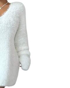 Robe pull en tricot blanc personnalisée pour femmes, col en V, manches longues, douce et moelleuse, chaude pour l'hiver, mode, OEM, vente en gros, fabrication sur mesure - Product Image 2