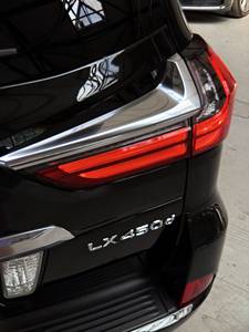 Lexus LX 450d V8 4.5L Turbo essence 4x4 SUV automatique, toit ouvrant, sièges en cuir foncé, 6 places, 24000 km, 360 LED, neuf/d'occasion, 2017 - Product Image 6