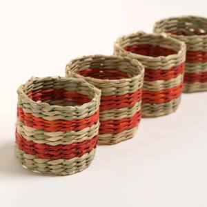 Décoration de table pour la fête de Thanksgiving, serviettes en tissu d'herbe marine faites à la main, anneaux de serviette en herbe marine - Product Image 1