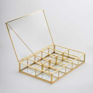 Joyero de cristal metálico de diseño inspirado en antigüedades único con detalles de metal Premium adecuado para ocasiones especiales - Product Image 5