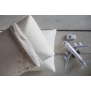 Proveedor y Exportador Líder en la Venta de Almohadas de Viaje con Relleno de Espuma Viscoelástica, Diseño Compacto y Enrollable para Viajes sin Estrés - Product Image 1