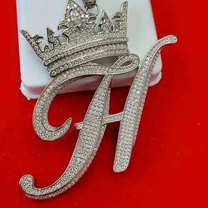 Pendentif Croix Personnalisé en Argent 925 Style Hip Hop, Design Tendance Streetwear Sertie de Diamants Moissanite, Breloques Personnalisées - Product Image 1