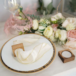 Anneaux de serviette en résine et bois de style moderne carré, de haute qualité, faits à la main, pour la restauration, les mariages et les fêtes - Product Image 1