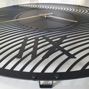 Reloj de pared de Metal negro redondo decorativo con diseño contemporáneo limpio perfecto para sala de estar dormitorio cocina o paredes de oficina - Product Image 2