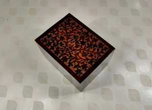 Urne de luxe en bois faite à la main pour usage extérieur Urne en bois sculptée à la main pour cendres humaines - Product Image 3