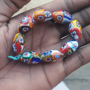 Perles de fleurs en verre de cristal fabriquées en Inde pour bijoux à bricoler soi-même Motif rond de plusieurs couleurs pour les acheteurs en vrac authentiques - Product Image 1