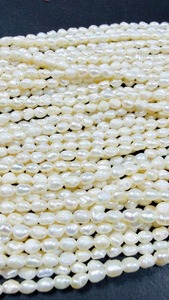 ลูกปัดทรงข้าวน้ำจืดธรรมชาติขนาด3มม. ไข่มุกหลวมสีขาว15นิ้ว - Product Image 2