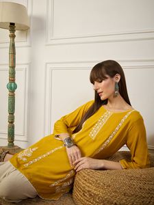 เสื้อคุर्ติสั้นขายดี ผ้าวิสโคสเรยอนอย่างดี แต่งลายปักด้าย น้ำหนักเบา ทันสมัย สไตล์ชาติพันธุ์ จำหน่ายจำนวนมาก - Product Image 4