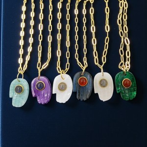 Collar con colgante de piedras preciosas de mano de Hamsa, collares curativos chapados en oro, joyería India al por mayor, proveedor a granel, collares con forma de mano - Product Image 6