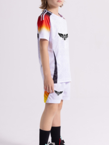 ชุดเสื้อเจอร์ซีย์ฟุตบอลของเด็กชายกางเกงขาสั้นลายทางทำจากโพลีเอสเตอร์ระบายอากาศได้ดี - Product Image 3