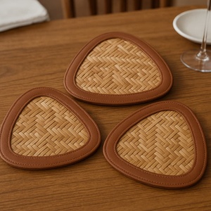 Dessous de verre carré en cuir PU et rotin personnalisé coussin isolant de table ménage en cuir sous-verre de thé imperméable - Product Image 1