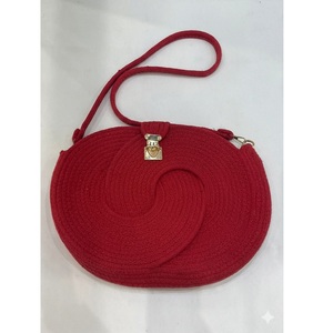 Venta al por mayor de bolsos de yute personalizados con asas cortas, reutilizables, reciclables y a la moda, disponibles a precio de exportación - Product Image 1
